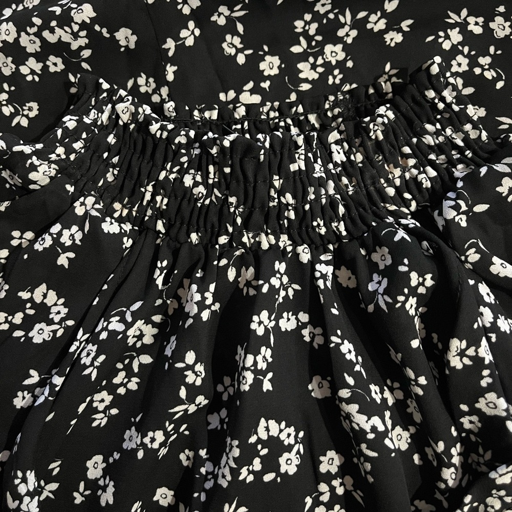 Moa Moa Floral Print Mock Neck Ruffle Detail Blouse Size L - Picture 7 of 7